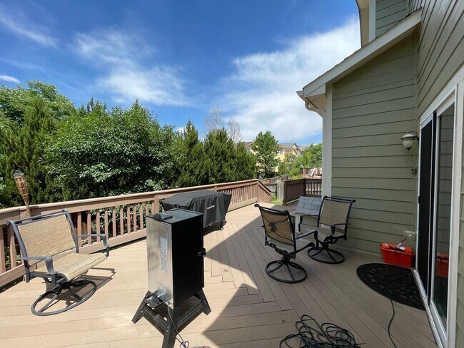 Building Photo - Beautiful two-story home located in Erie!