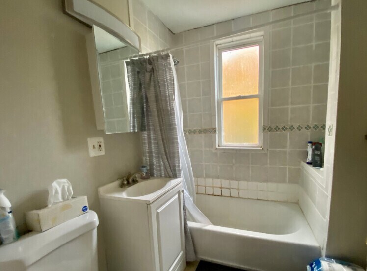 Building Photo - 10 Bucknam St