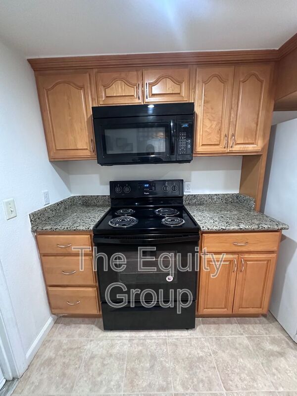 Building Photo - 534 Ash St