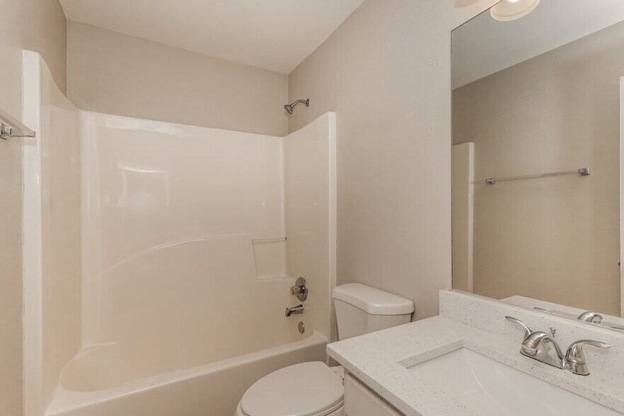 Building Photo - 4423 Ravenwood Dr