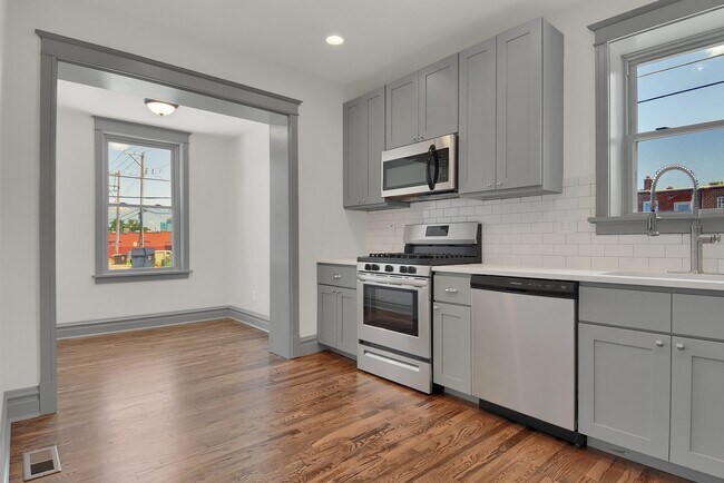 Building Photo - 4915 Mardel Ave
