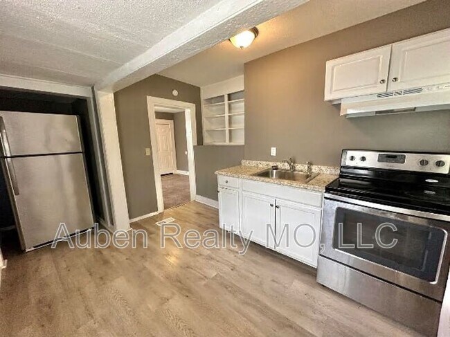 Building Photo - 2905 E 61st St