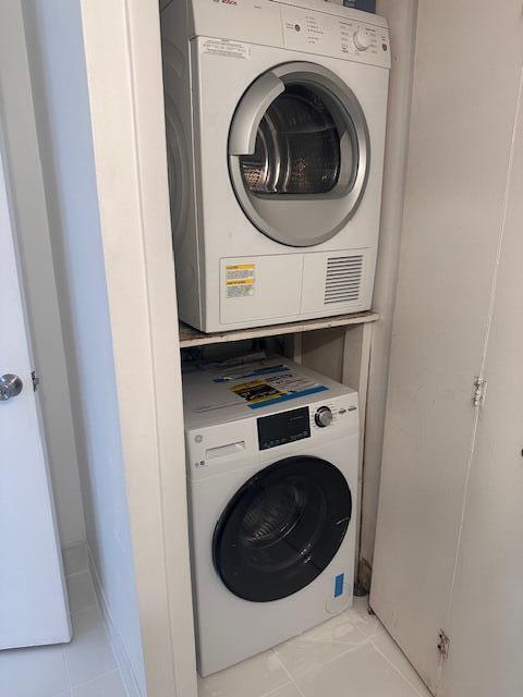 Building Photo - 16206 Laurel Dr