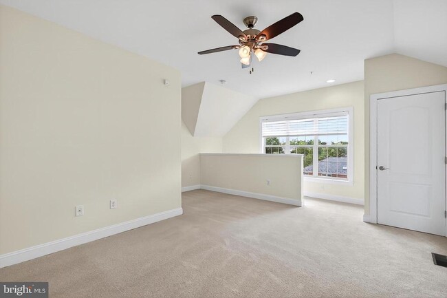 Building Photo - 322 N George Mason Dr