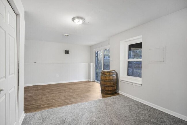 Building Photo - 22 Brown Cir