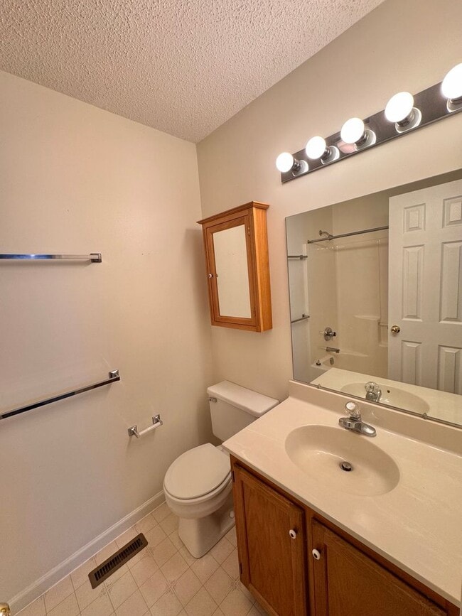 Building Photo - Duplex for Rent