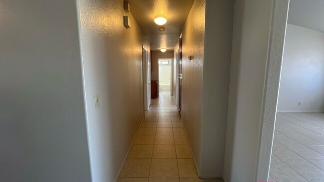 Building Photo - (APPLICATION PENDING) East Lancaster Home