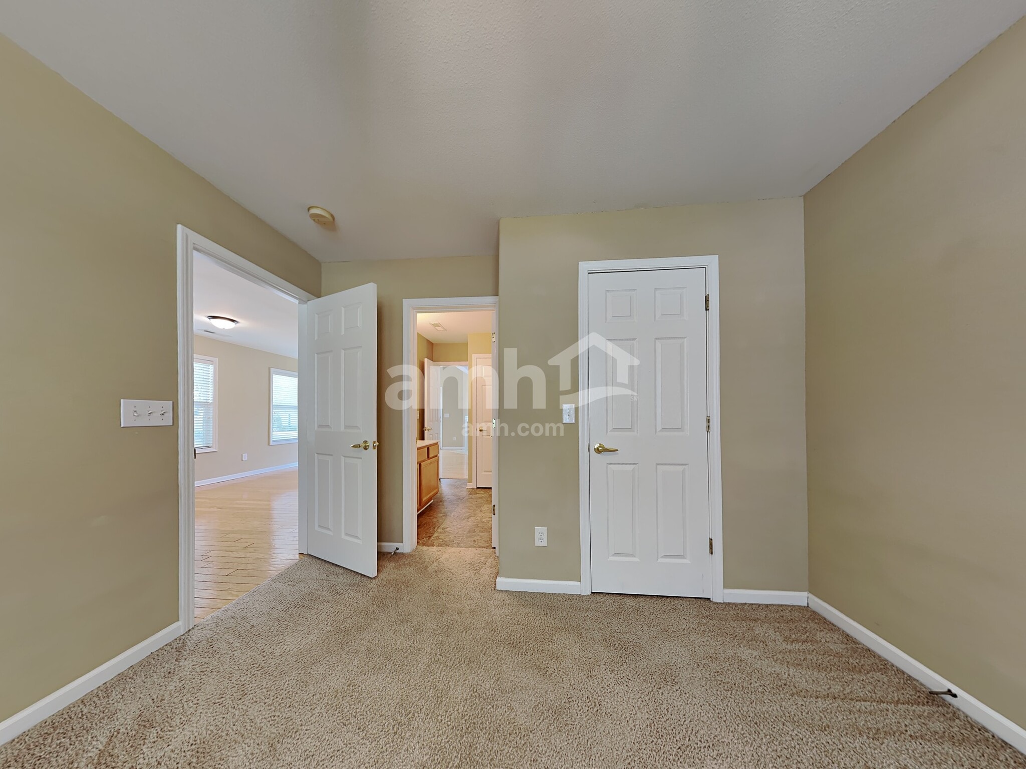 Building Photo - 118 Greenway St