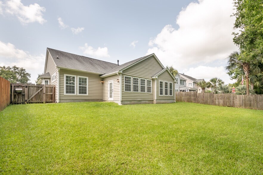 Building Photo - 1732 Waterbrook Dr