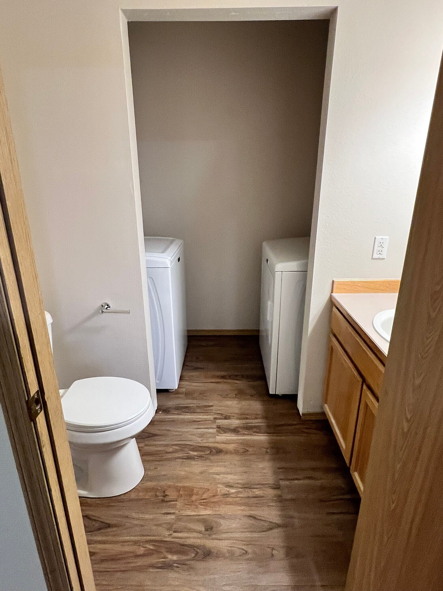 Building Photo - 5473 Glenridge Way