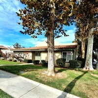 Building Photo - 1304 Camelot Dr
