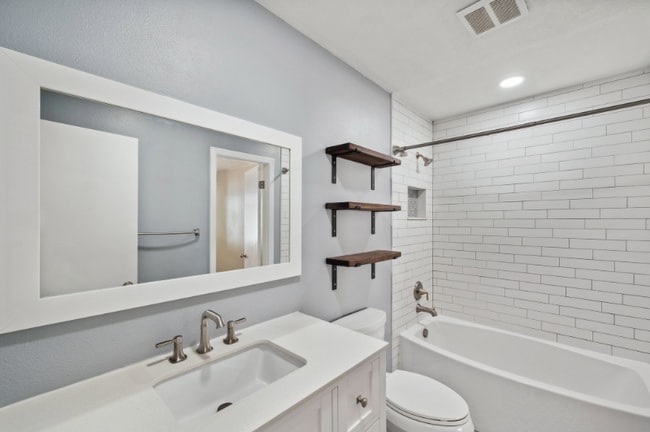 Building Photo - 409 S Audubon Ave