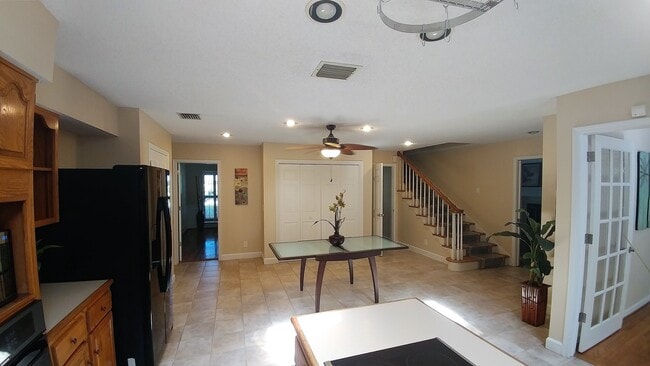 Building Photo - Large Executive Beauclerc Pool Home