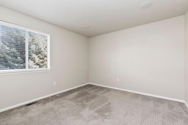 Building Photo - 1878 Twin Lakes Cir