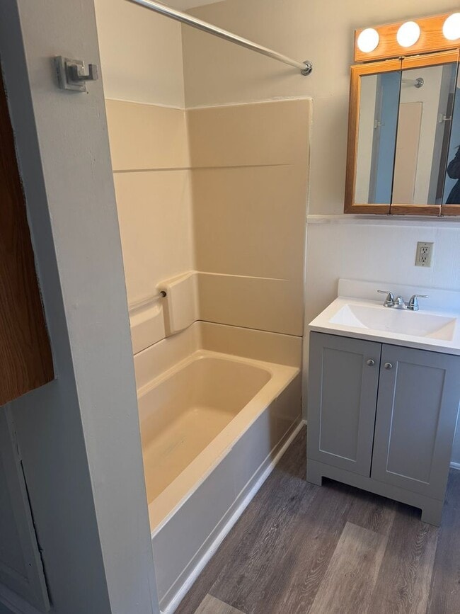 Building Photo - 3 bedroom, 1 bath, 2 story single family house