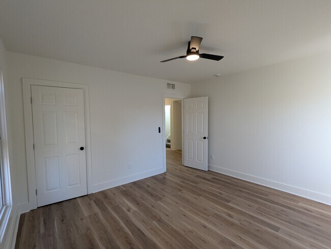 Building Photo - 619 Carpenter St