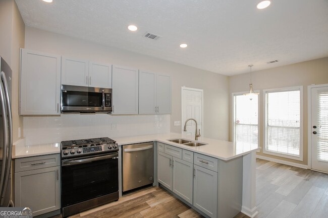 Building Photo - 4130 Wildridge Dr