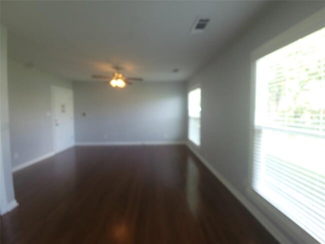 Building Photo - 3916 Locke Ave