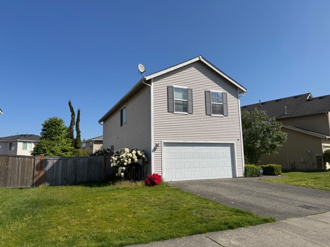 Building Photo - Beautiful 3 beds, 2.5 baths 6 minutes to V...