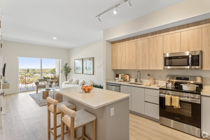 1BR, 1BA - 720SF - Entrance - Deco Green Apartments