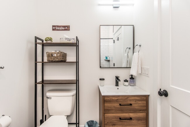 Building Photo - 2435 Master St