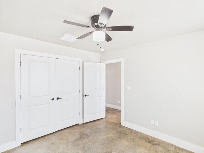 Building Photo - 124 Feather Way