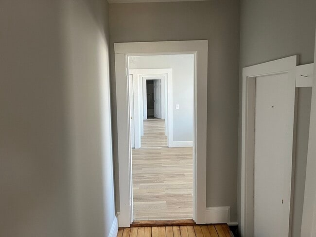 Building Photo - 159 E Central St