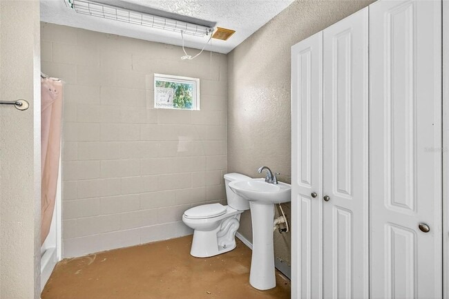 Building Photo - 14252 Trinity Rd