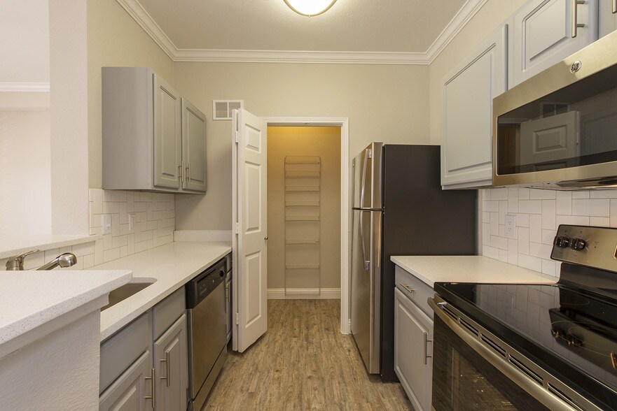 Vail Village Apartments 3840 Frankford Rd Dallas TX 75287 Apartment