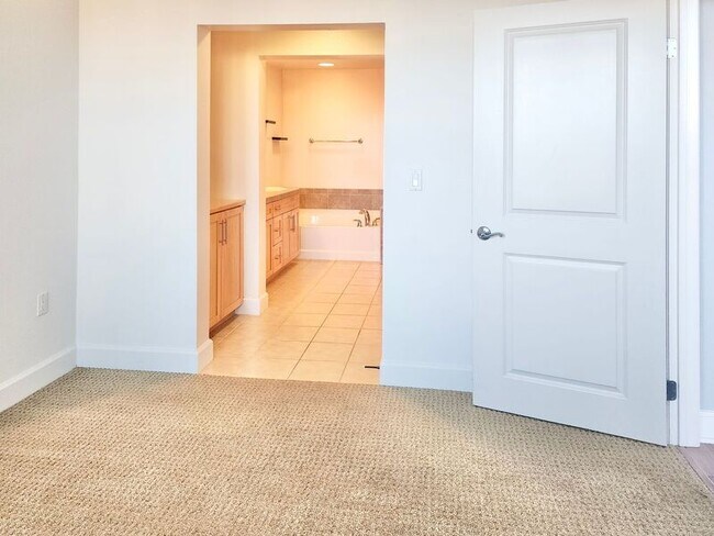 Building Photo - 12842 Palm St