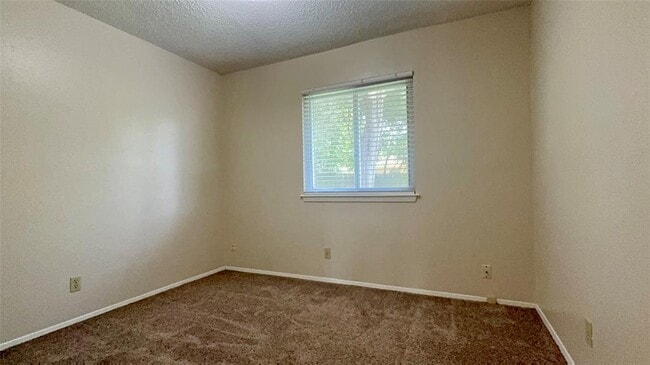 Building Photo - 1213 Kenyon Dr