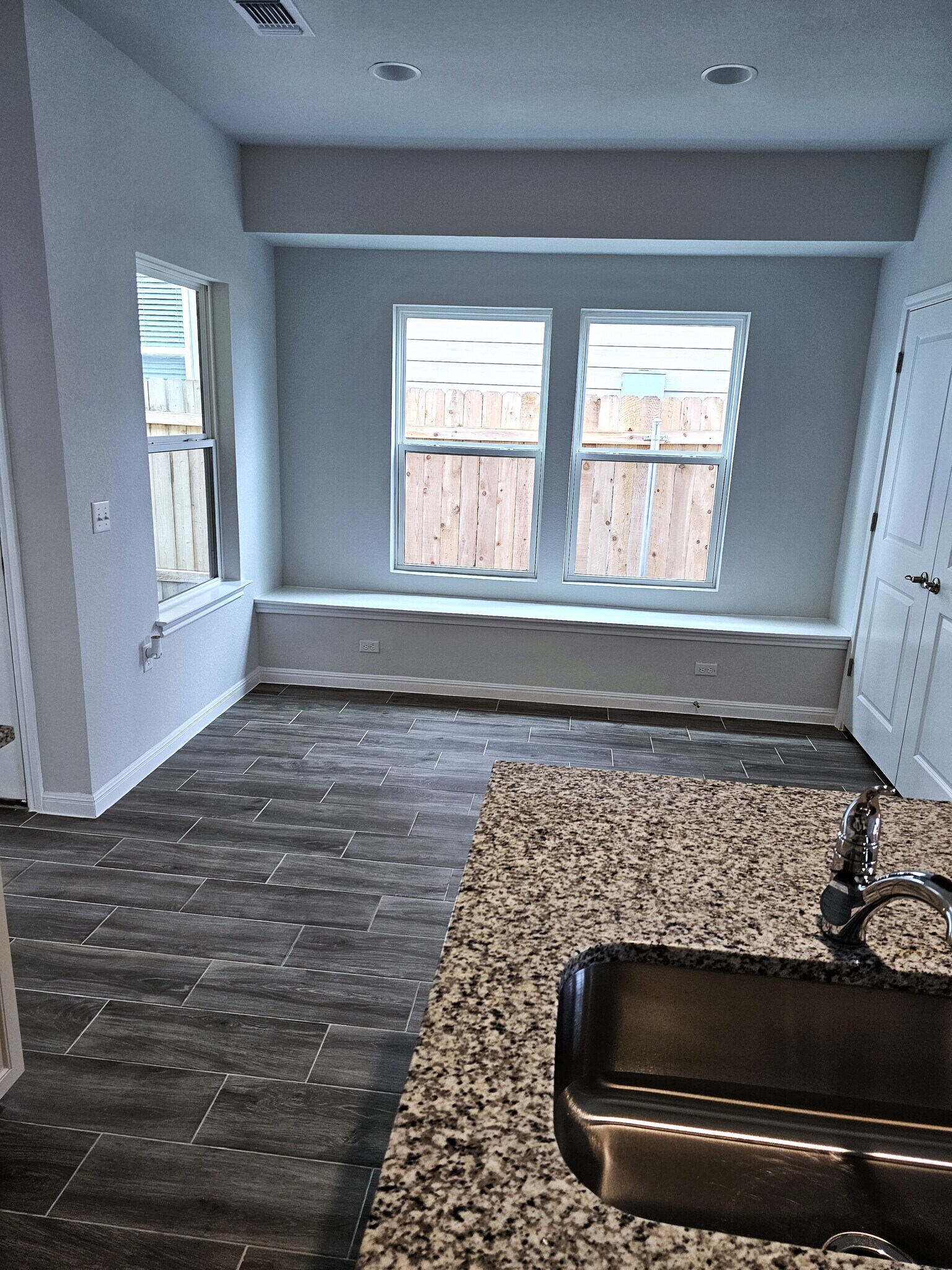 Dining area - 9612 Whisper Willow Blvd