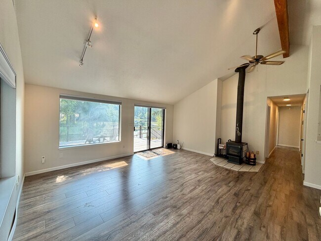 Building Photo - 13327 NW Coho Run