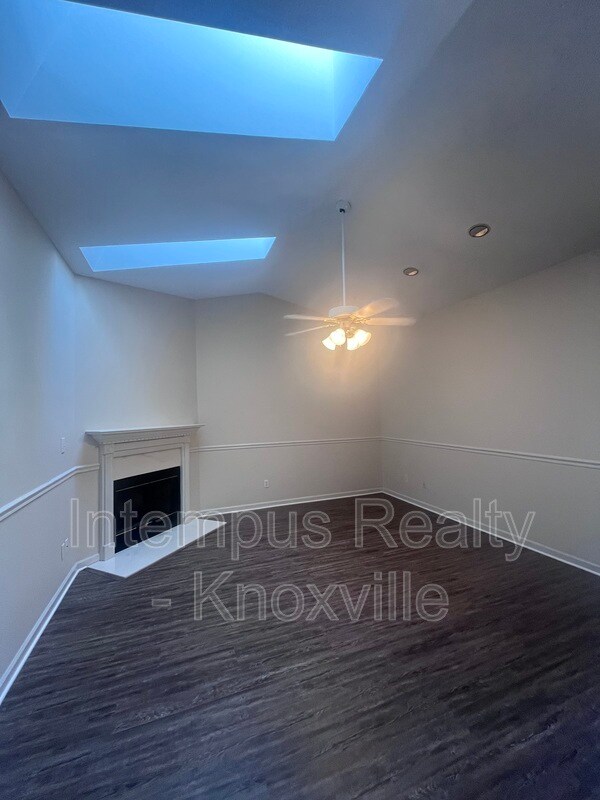 Building Photo - 813 Villaview Way