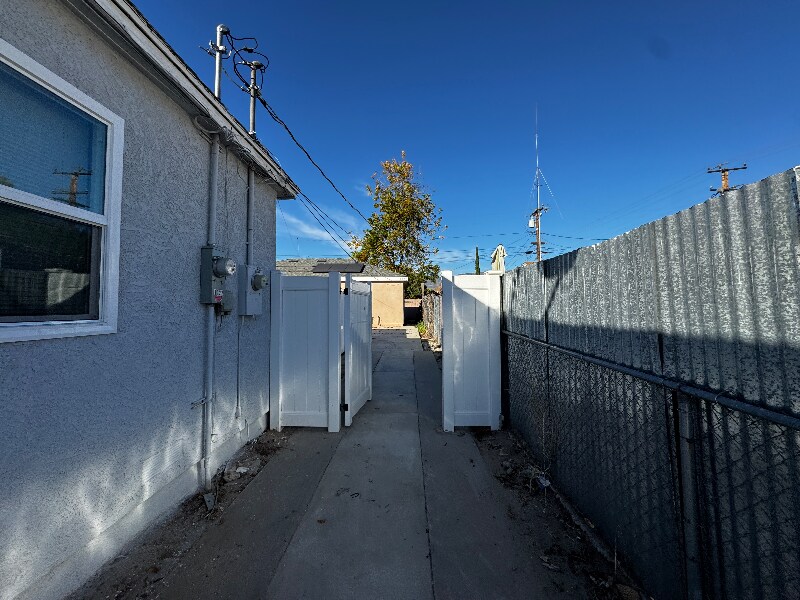 Building Photo - 1122 Magnolia Ave W