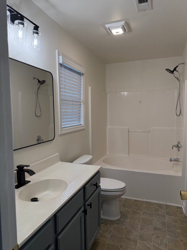 Building Photo - 2809 Fountaingrass Ln