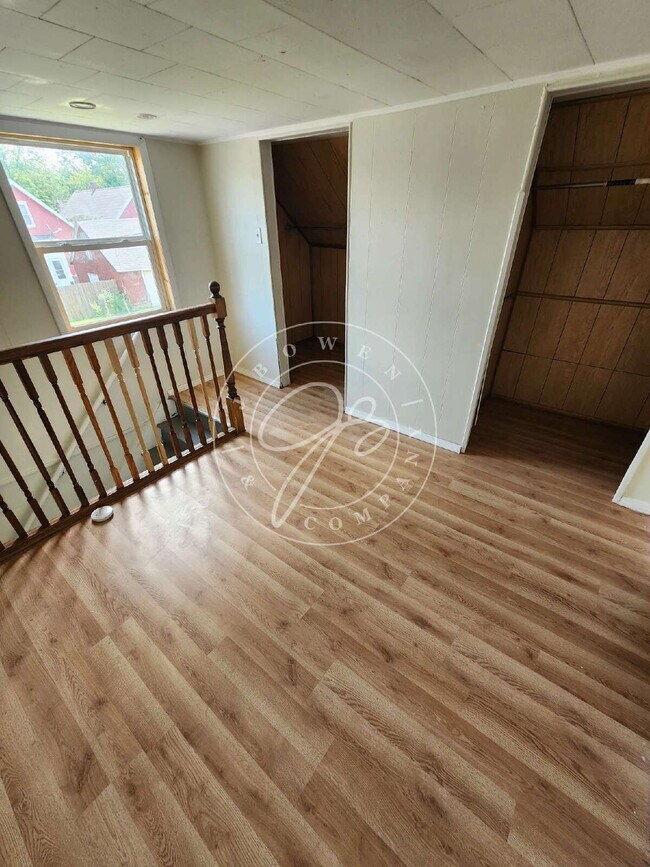 Building Photo - Adorable Updated 3 Bedroom Bungalow Near Downtown & Tony Packo's!