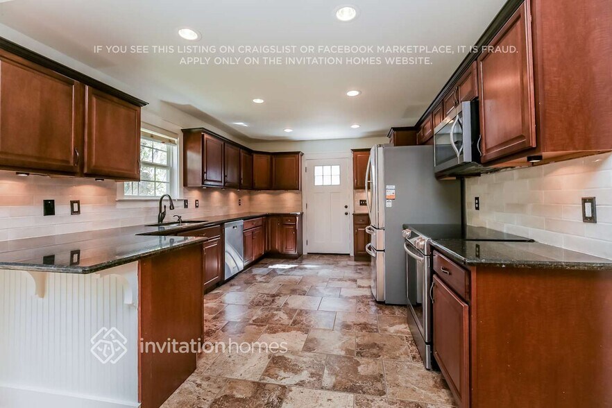 Building Photo - 609 Eastview Cir