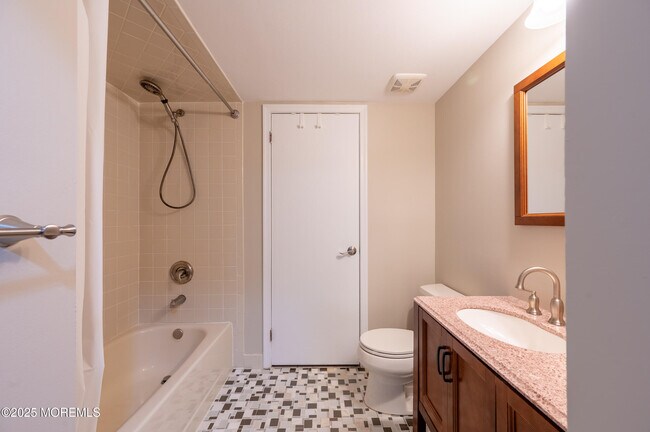 Building Photo - 157 Tulip Ln