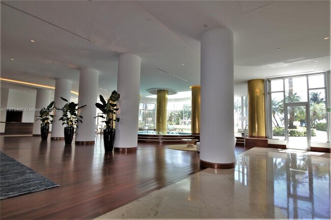 Building Photo - 5151 Collins Ave