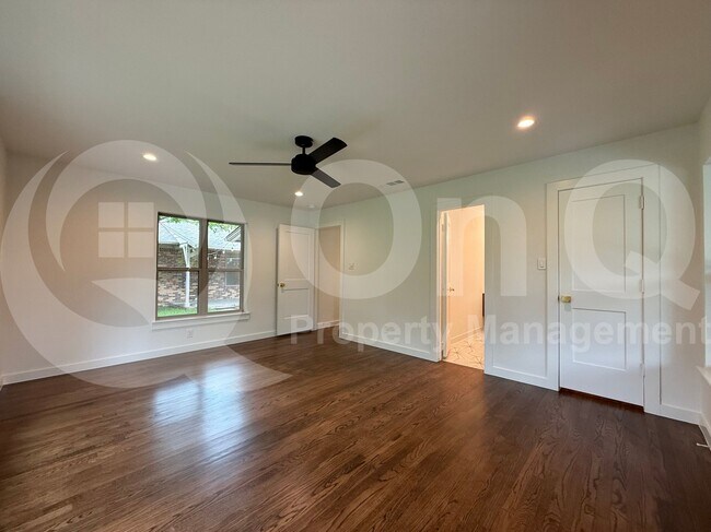 Building Photo - 9351 Angora St