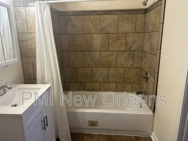 Building Photo - 2328 Mandeville St