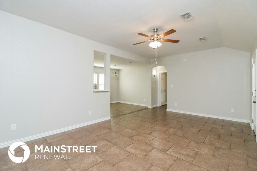 Building Photo - 3433 Heatherbend St