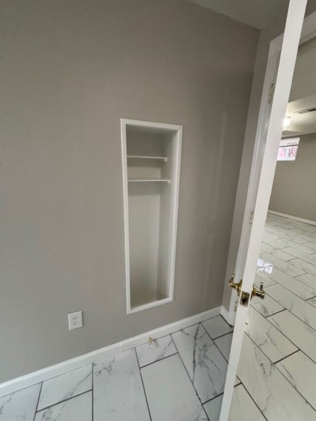 Building Photo - 4 Bedroom 2 Bath House by Frontier Park