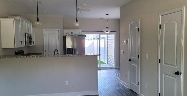 Building Photo - 33 Catalina Cir