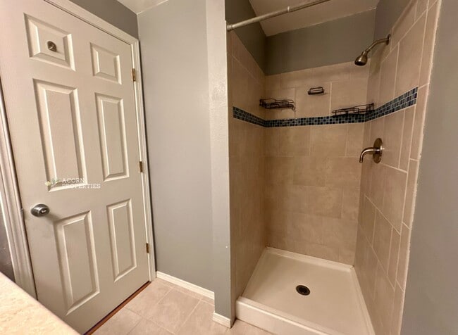 Building Photo - 537 NE Ellis Way