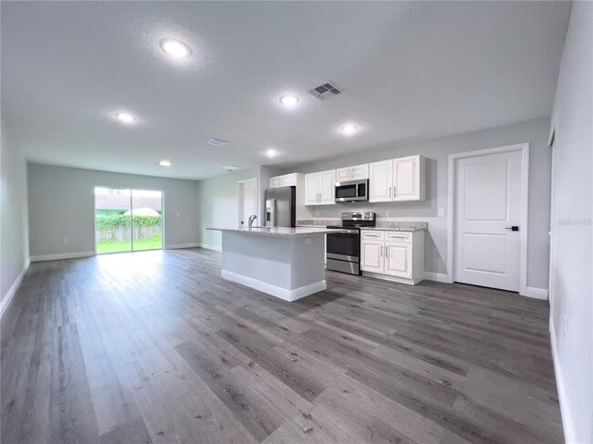 Building Photo - 608 Cougar Blvd