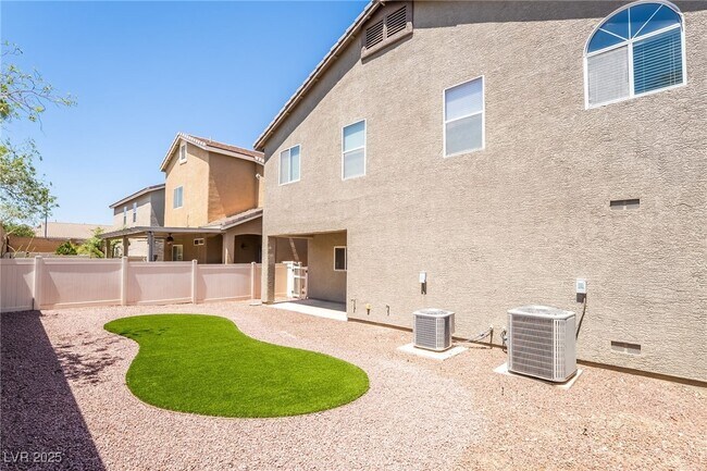 Building Photo - 9175 Sunken Meadow Ave