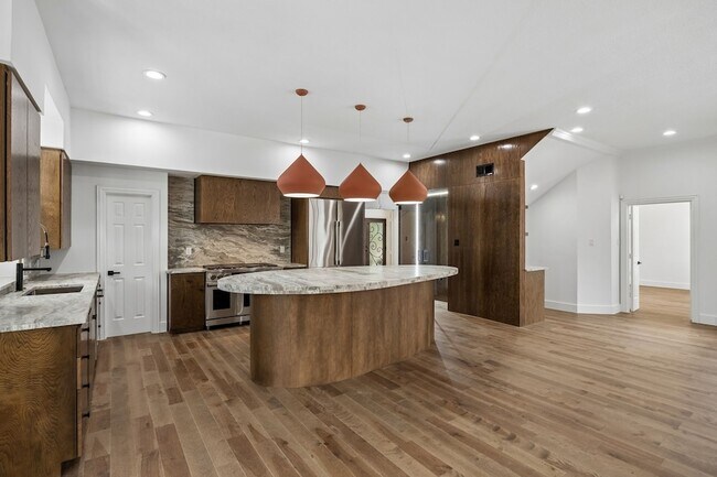 Building Photo - 3301 Queensbury Way W