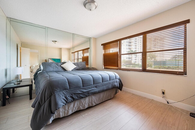 Building Photo - 5100 N Ocean Blvd